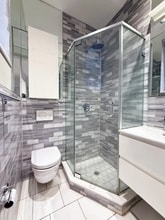 204 E 75th St in New York, NY - Foto de edificio - Building Photo
