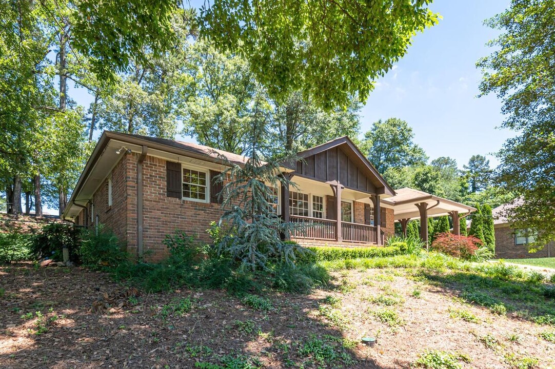 3926 Pineview Dr SE in Smyrna, GA - Building Photo