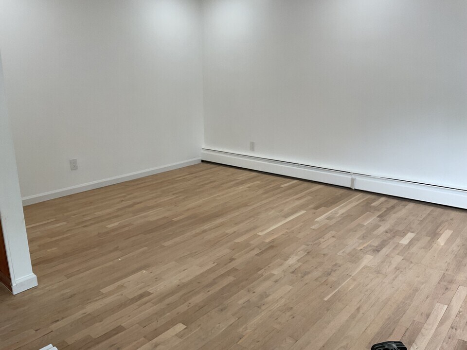 25356 149th Rd, Unit 2 Fl in Rosedale, NY - Building Photo
