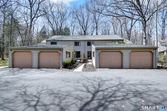 32 Farmington Chase Crescent in Farmington, CT - Building Photo - Building Photo