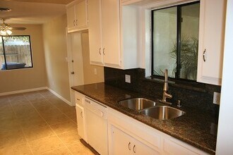 2109 Westminster Dr in Bakersfield, CA - Building Photo - Building Photo
