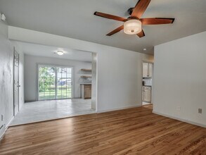 1190 Tim Holt Dr in Harrah, OK - Foto de edificio - Building Photo