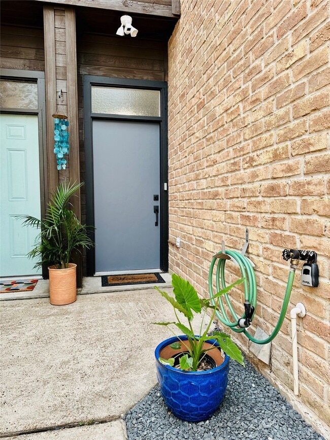 property at 1504 Southmore Blvd