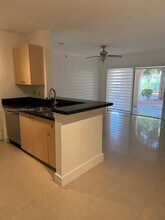 2433 Centergate Dr in Miramar, FL - Building Photo - Building Photo