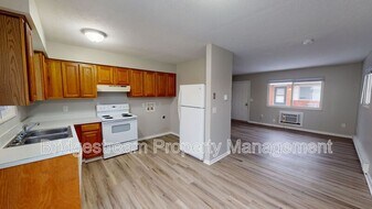 4644 Waynedale Cir in Dayton, OH - Building Photo