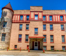 Castle in Des Moines, IA - Building Photo - Building Photo