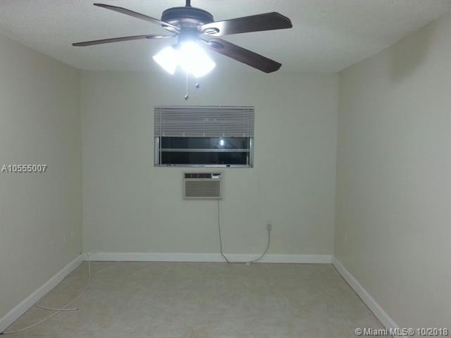 620 SW 4th St-Unit -5 in Miami, FL - Foto de edificio - Building Photo