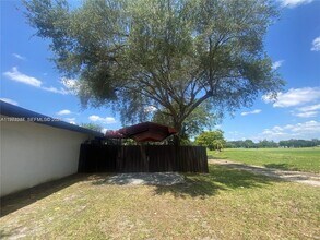 700 Curtiss Pkwy in Miami Springs, FL - Building Photo - Building Photo