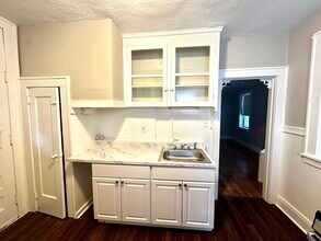 577 Pleasant St in Holyoke, MA - Building Photo - Building Photo