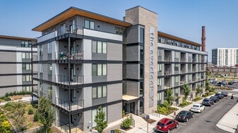 The Overlook at City View in Richmond, VA - Building Photo