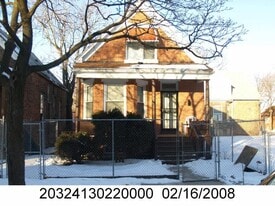 8406 S Peoria St in Chicago, IL - Building Photo