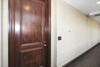 9 Somerset Ln in Edgewater, NJ - Building Photo - Building Photo