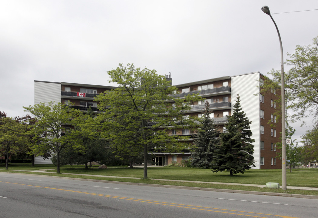 Vawel Apartments in Toronto, ON - Building Photo