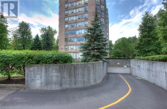 3227 King St E in Kitchener, ON - Building Photo - Building Photo