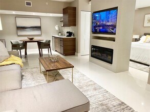 2960 NE 207th St in Aventura, FL - Building Photo - Building Photo