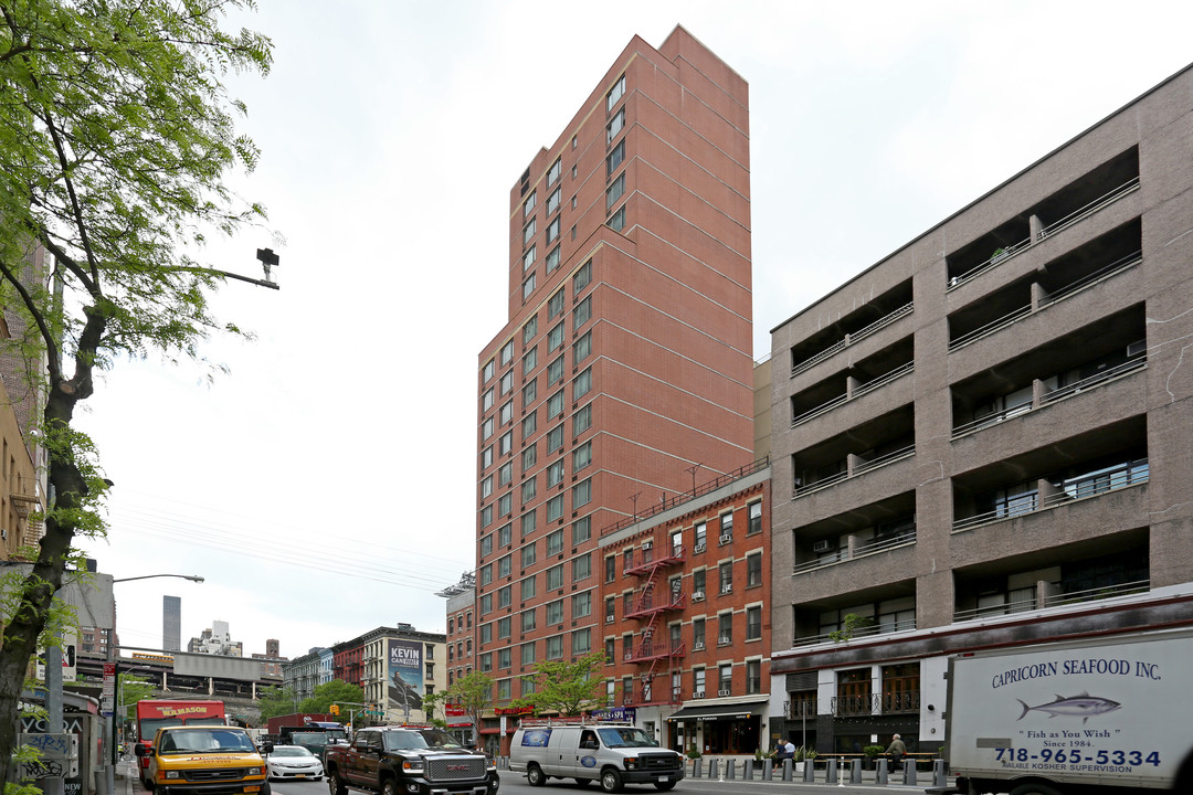 1115 First Ave in New York, NY - Foto de edificio