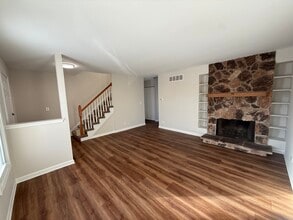 1333 Petersburg Ct in Carol Stream, IL - Building Photo - Building Photo