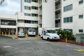 1555 Pohaku St in Honolulu, HI - Foto de edificio - Building Photo