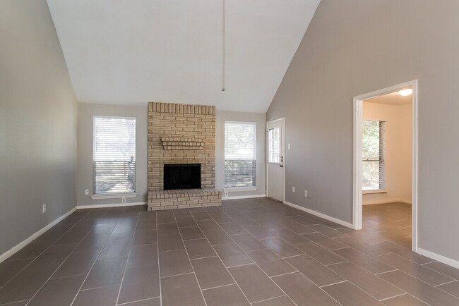 2331 Rolling Glen Dr in Spring, TX - Foto de edificio - Building Photo