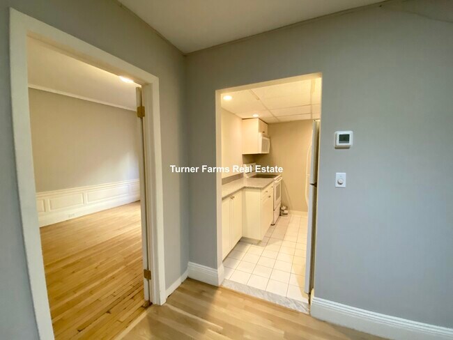 463 Commonwealth Ave, Unit 406 in Boston, MA - Building Photo - Building Photo