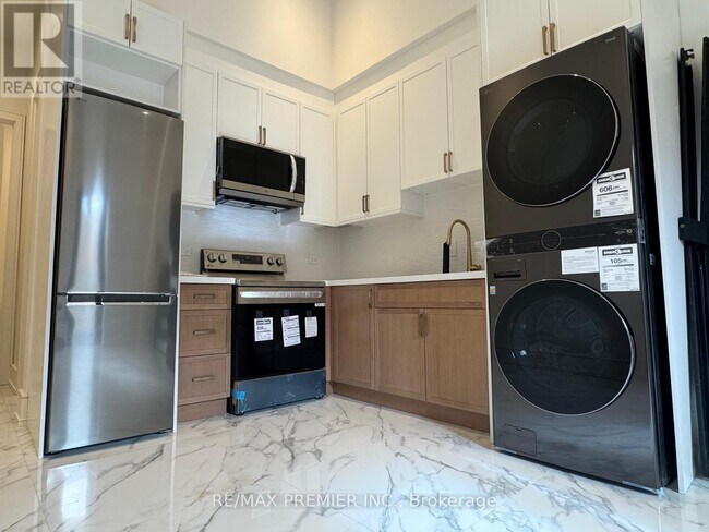 187 Fairholme Ave in Toronto, ON - Building Photo - Building Photo