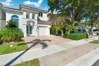 11583 NW 69th Terrace in Doral, FL - Building Photo - Building Photo