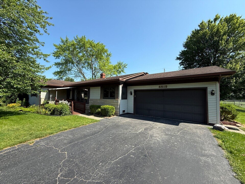 4819 Ashland Dr in Fort Wayne, IN - Building Photo