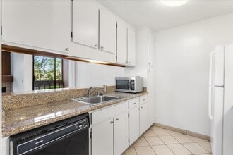 2101 Shoreline in Alameda, CA - Building Photo - Building Photo