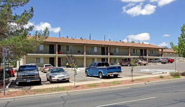 Tres Pinos Apartments in El Paso, TX - Building Photo - Building Photo