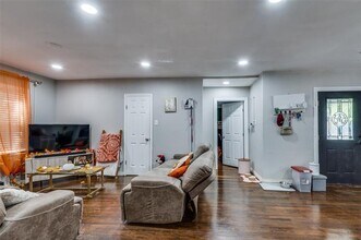 503 Magnolia St in Arlington, TX - Foto de edificio - Building Photo