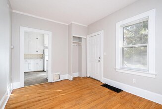 1093 24th Ave SE in Minneapolis, MN - Building Photo - Building Photo