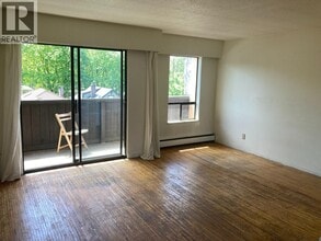 3570 E Hastings St in Vancouver, BC - Building Photo - Building Photo