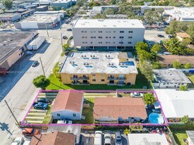 2165 NW 23rd St, Unit 2 in Miami, FL - Building Photo