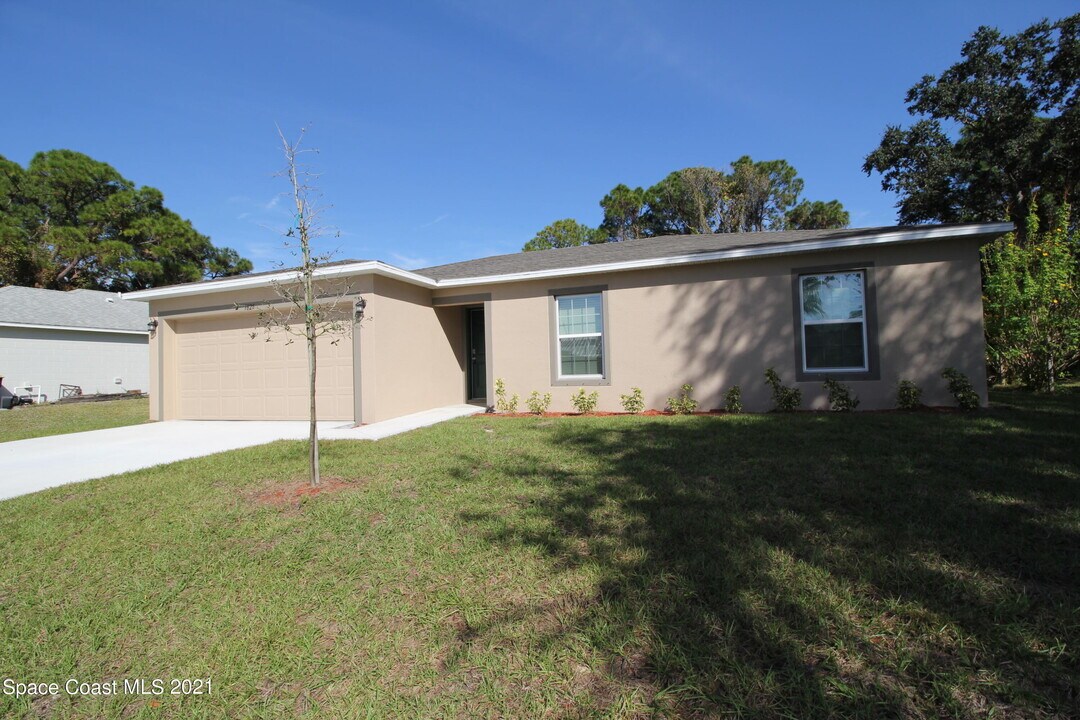 1825 Tulane Ave SE in Palm Bay, FL - Building Photo
