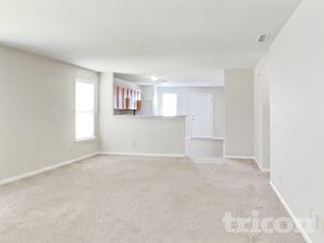 695 Cross Wind Dr in Greenwood, IN - Foto de edificio - Building Photo