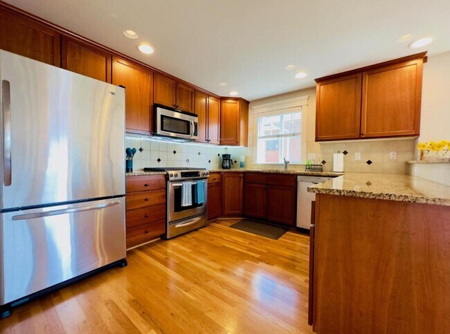 2028 Eastlake Ave E in Seattle, WA - Building Photo - Building Photo