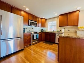 East Lake Town House in Seattle, WA - Building Photo - Building Photo