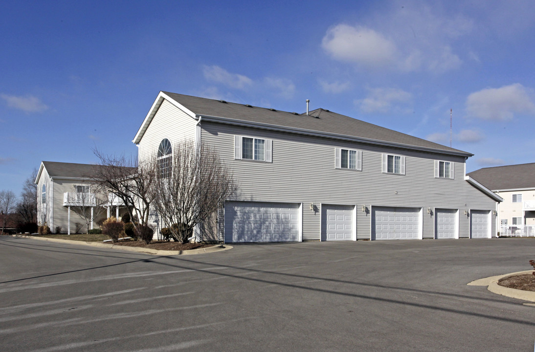 Hampton Courtyard in Rockford, IL - Building Photo