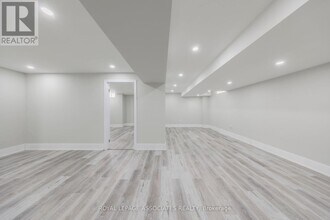 14 Hitching Post in Georgina, ON - Building Photo - Building Photo