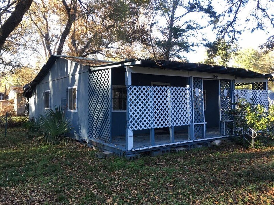 39 Carolyn St in Huntsville, TX - Building Photo