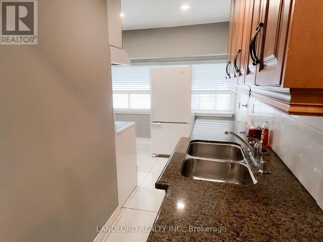 9 Albright Ave in Toronto, ON - Building Photo - Building Photo