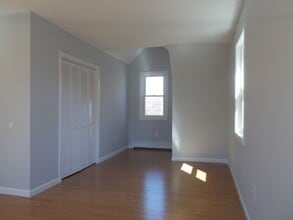 288 Ginger Ln in Torrington, CT - Building Photo - Building Photo