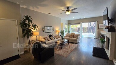 10522 Eagle Falls Way in Reno, NV - Building Photo - Building Photo