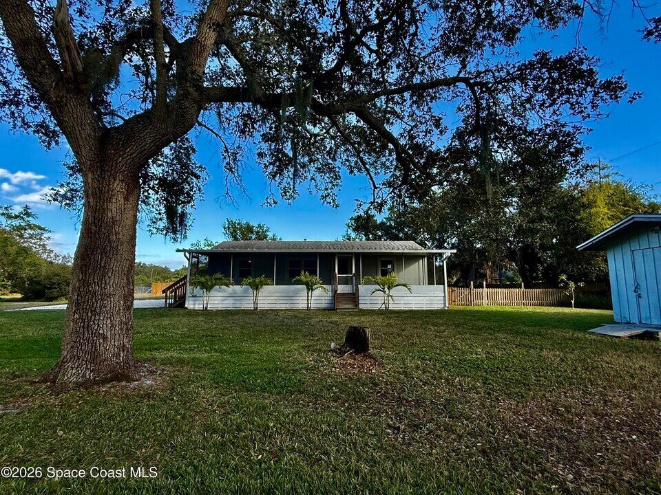 826 Newfound Harbor Dr in Merritt Island, FL - Building Photo