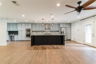 11911 Brookwood Rd in Austin, TX - Building Photo - Building Photo