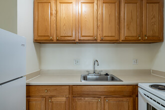 404 Forest in Ypsilanti, MI - Building Photo - Interior Photo
