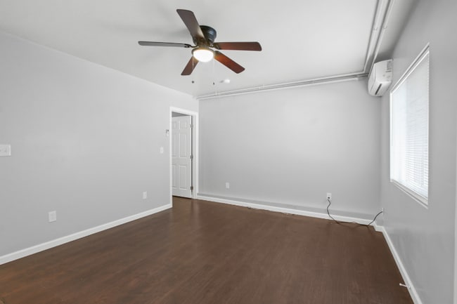 5945 Gaviota Ave in Long Beach, CA - Building Photo - Building Photo