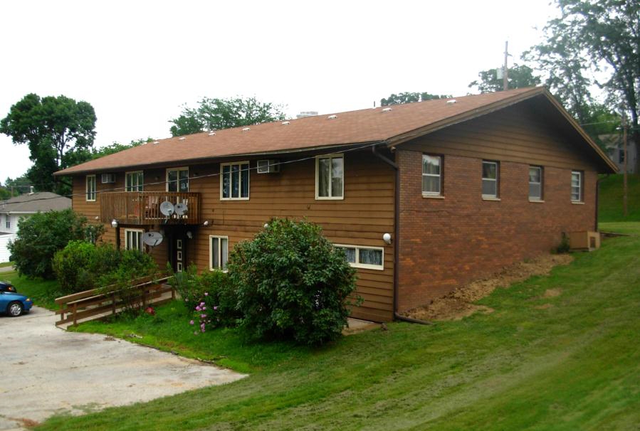 501 S Walnut St in Colfax, IA - Building Photo