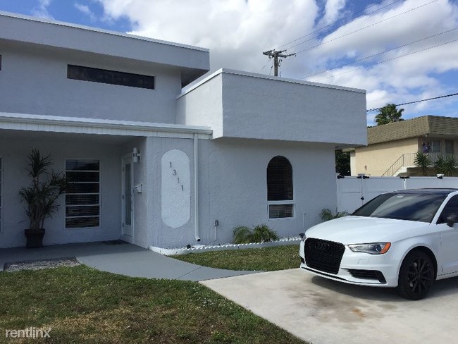 1311 NW 17th Ave in Boca Raton, FL - Building Photo - Building Photo