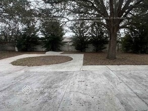 423 Woodview Dr, Unit 210 in Tavares, FL - Foto de edificio - Building Photo